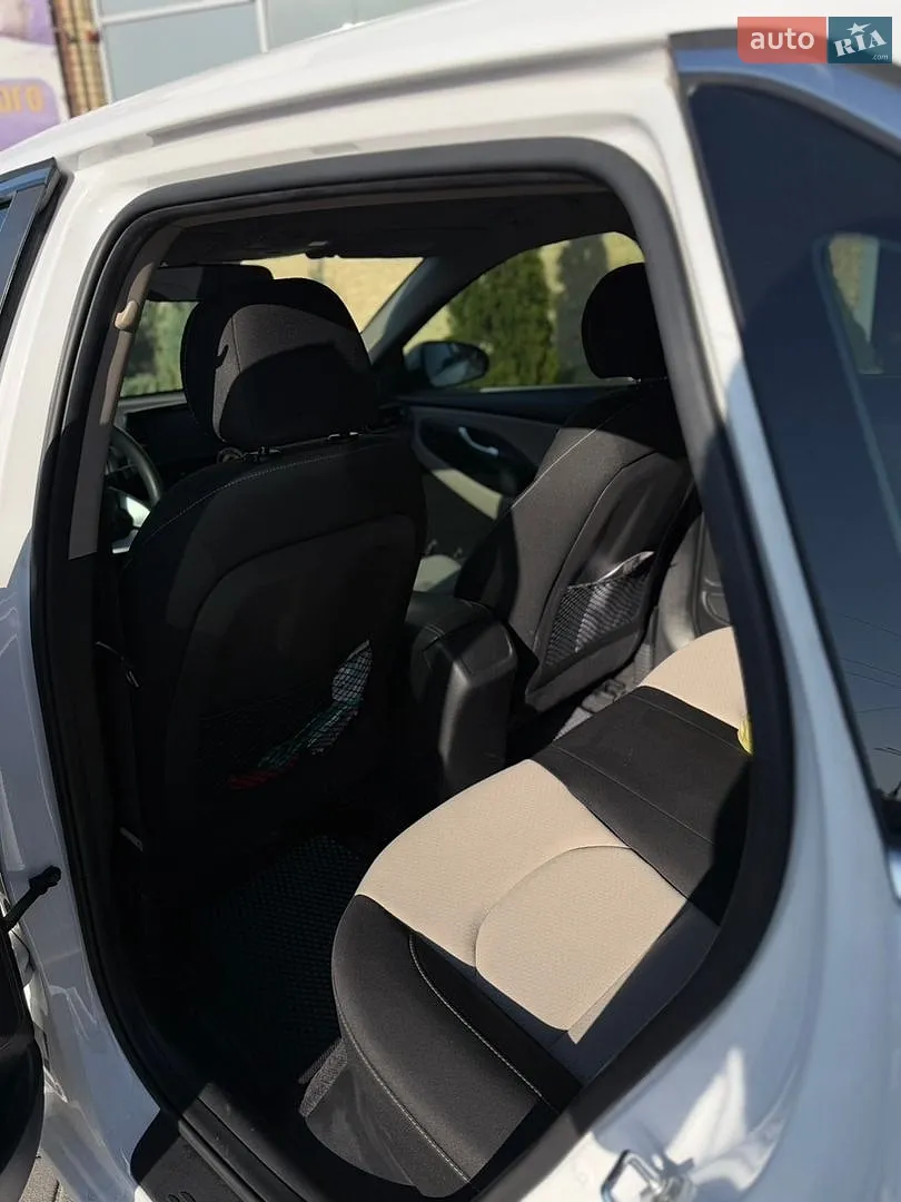 2019 Hyundai Elantra - мініатюра 15