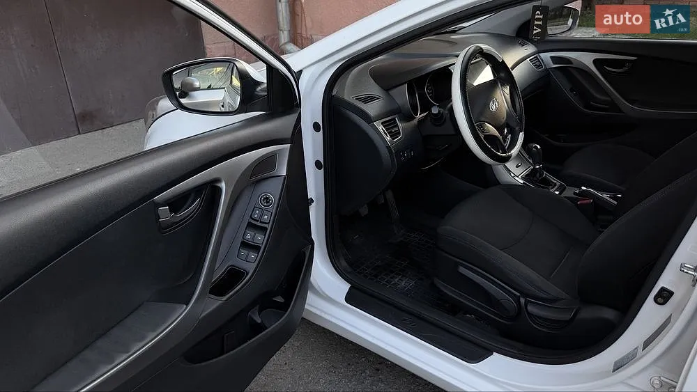 2013 Hyundai Elantra - мініатюра 11