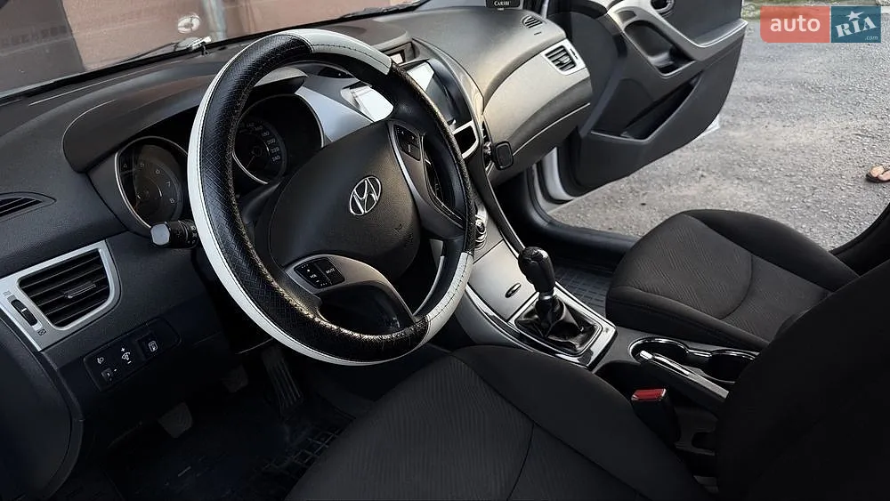 2013 Hyundai Elantra - мініатюра 16
