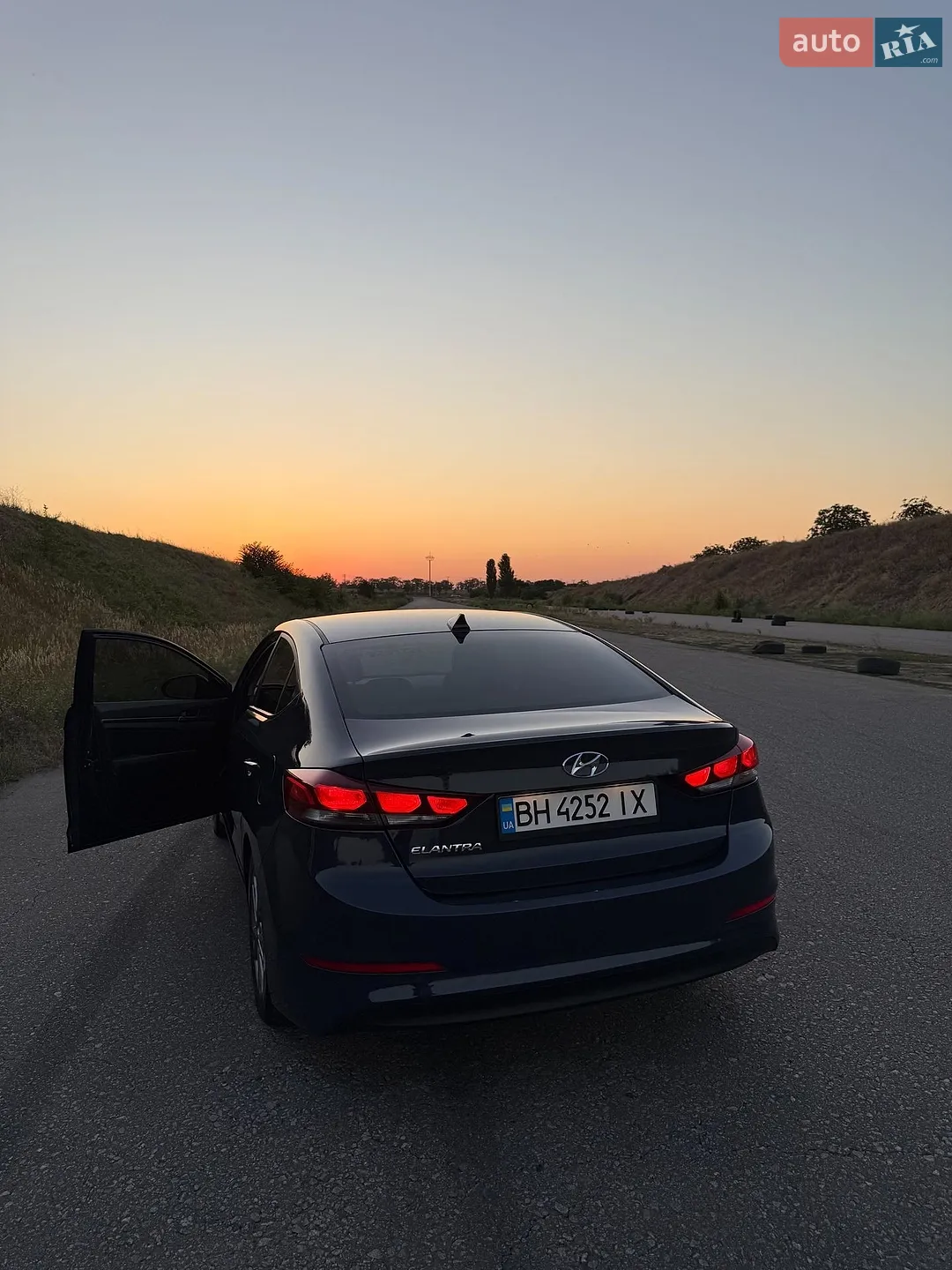 2016 Hyundai Elantra - мініатюра 23