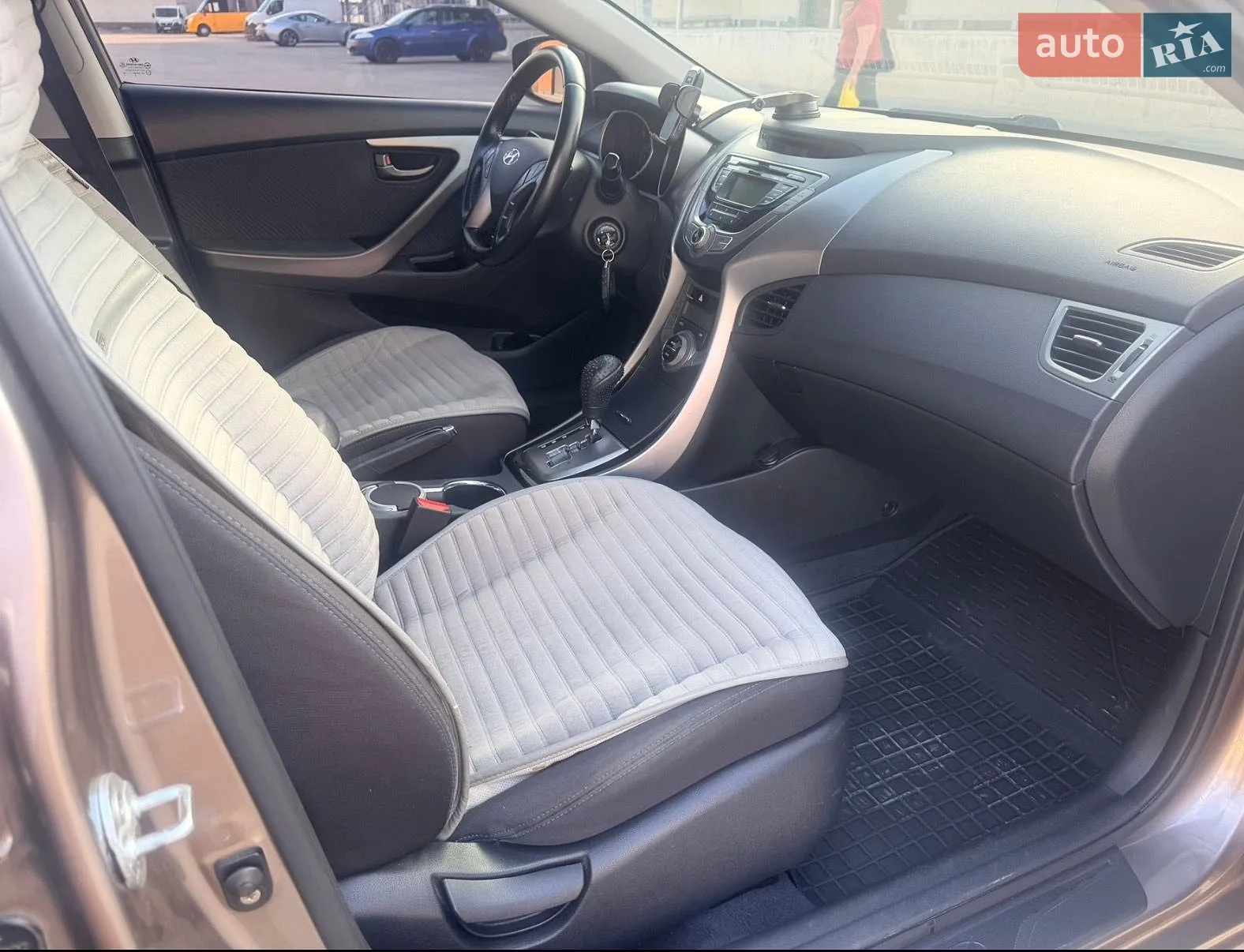 2013 Hyundai Elantra - мініатюра 16
