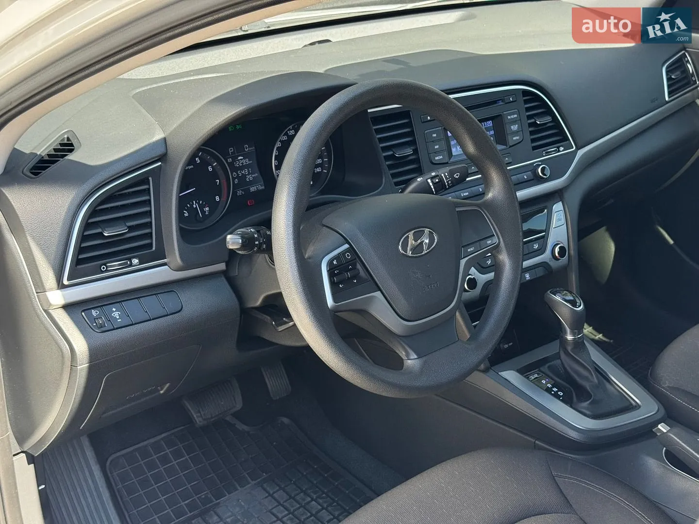 2016 Hyundai Elantra - мініатюра 24