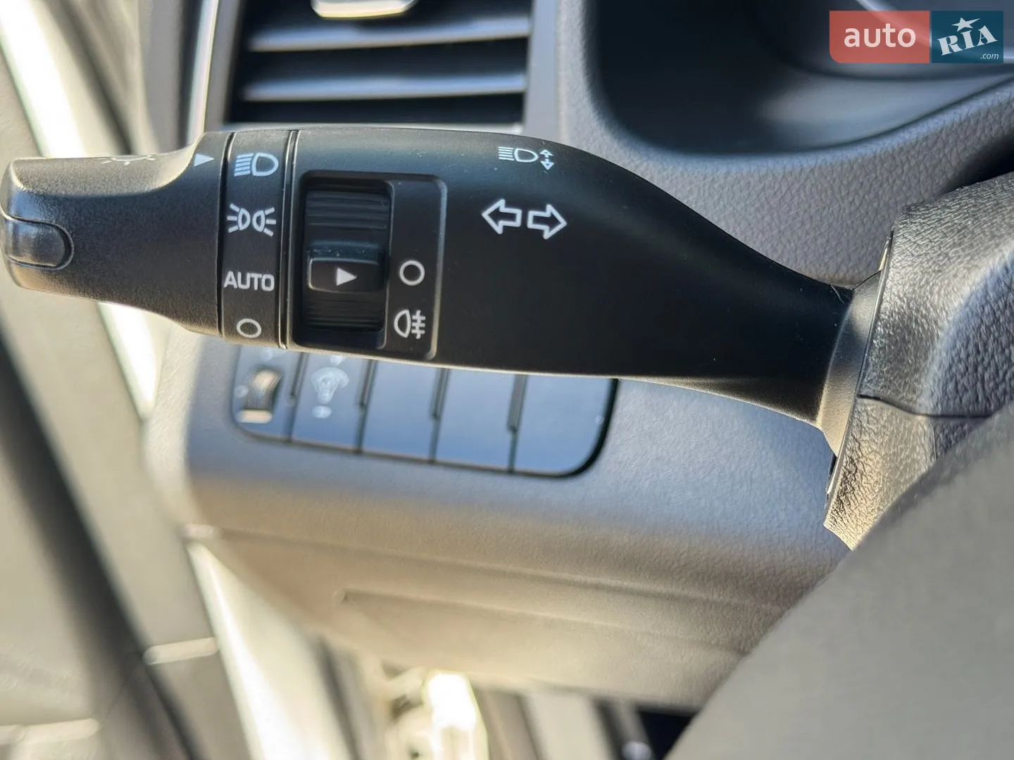 2016 Hyundai Elantra - мініатюра 28