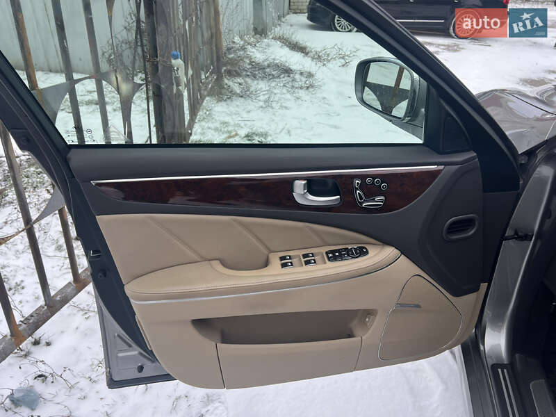 Седан Hyundai Equus 2012 в Кременчуці