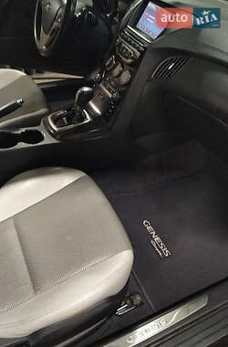 Купе Hyundai Genesis Coupe 2013 в 