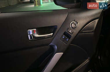 Купе Hyundai Genesis Coupe 2010 в 
