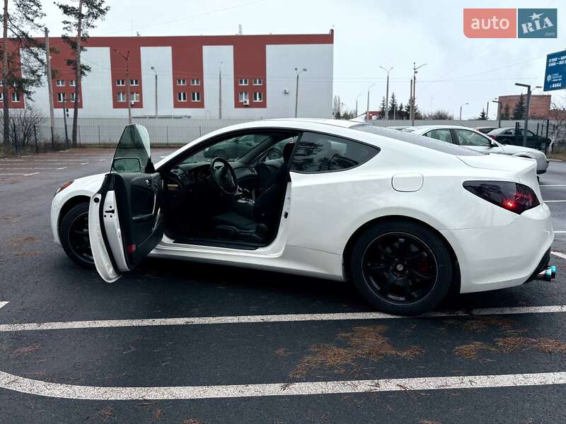 Купе Hyundai Genesis Coupe 2011 в Малине