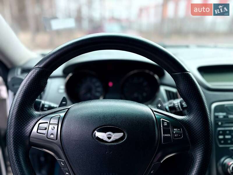 Купе Hyundai Genesis Coupe 2011 в Малине