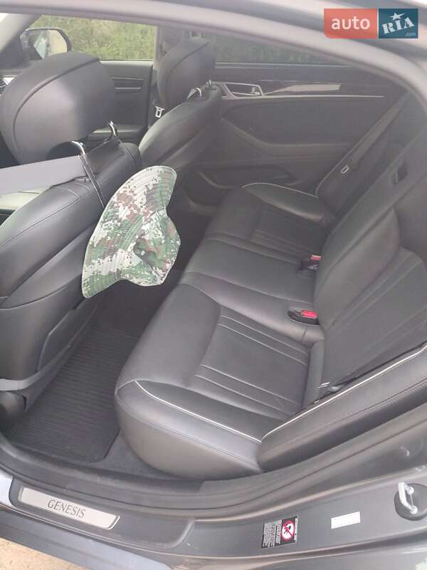 Седан Hyundai Genesis 2015 в Киеве