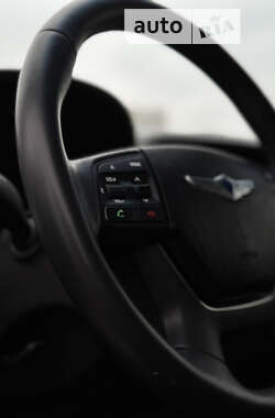 Седан Hyundai Genesis 2015 в 