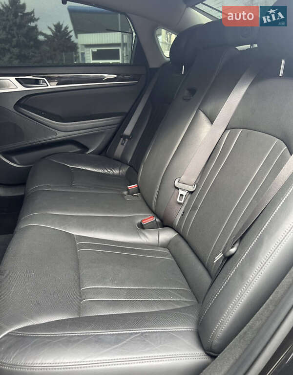 Седан Hyundai Genesis 2017 в Одесі