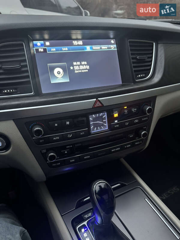 Седан Hyundai Genesis 2015 в Кременчуге