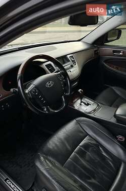 Седан Hyundai Genesis 2009 в Сокале