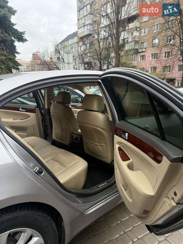 Седан Hyundai Genesis 2012 в Киеве