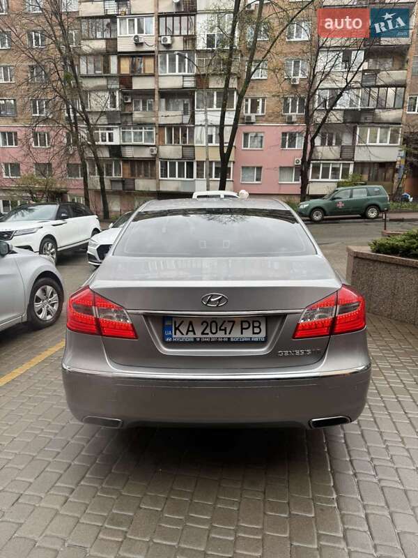 Седан Hyundai Genesis 2012 в Киеве