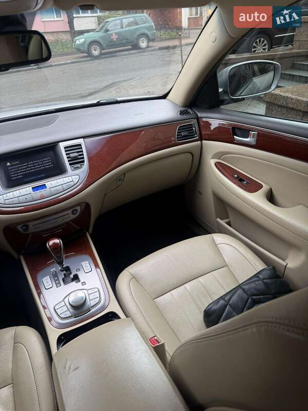 Седан Hyundai Genesis 2012 в Киеве