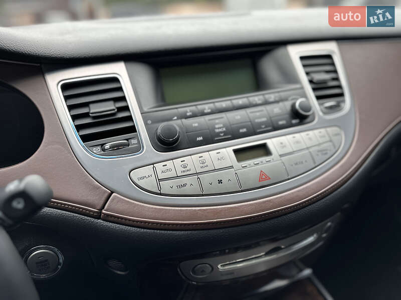 Седан Hyundai Genesis 2008 в Киеве