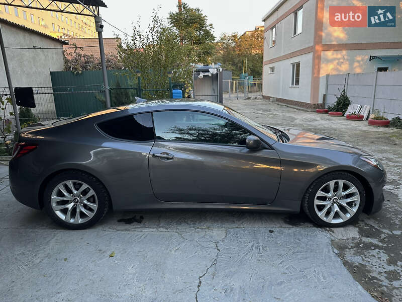 Купе Hyundai Genesis 2012 в Білгороді-Дністровському