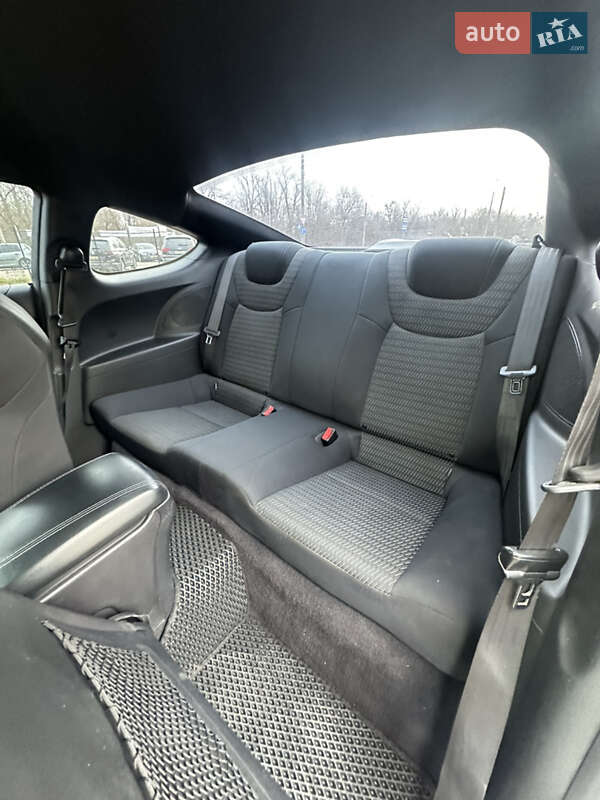 Купе Hyundai Genesis 2013 в Полтаві