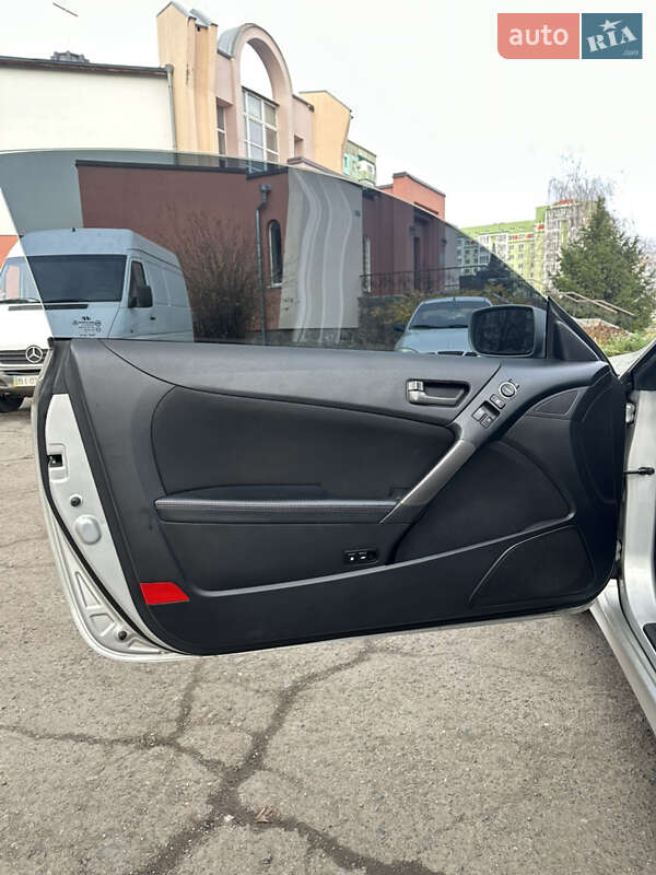 Купе Hyundai Genesis 2013 в Полтаві