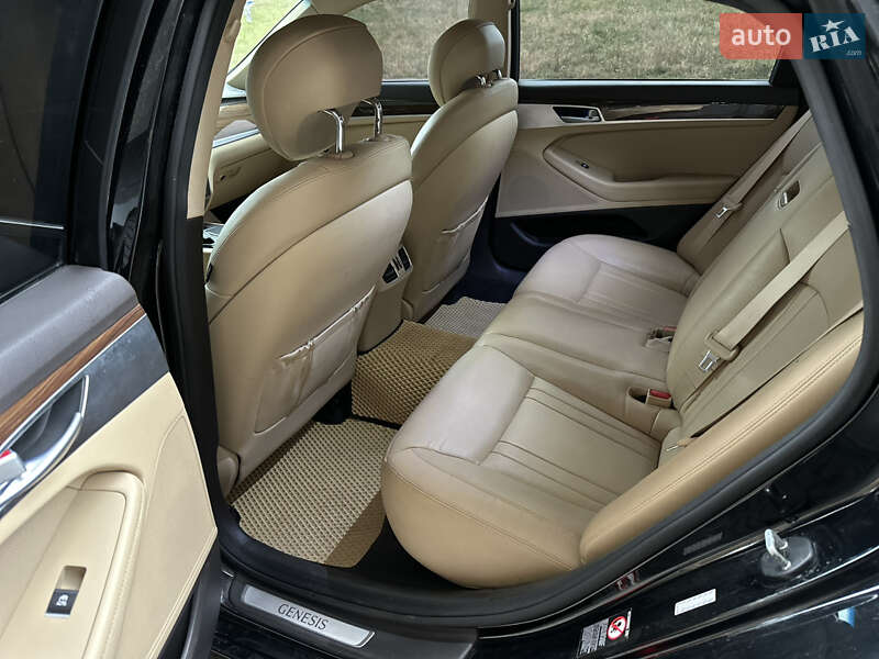 Седан Hyundai Genesis 2015 в Киеве