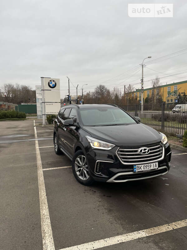 Внедорожник / Кроссовер Hyundai Grand Santa Fe 2017 в Ровно