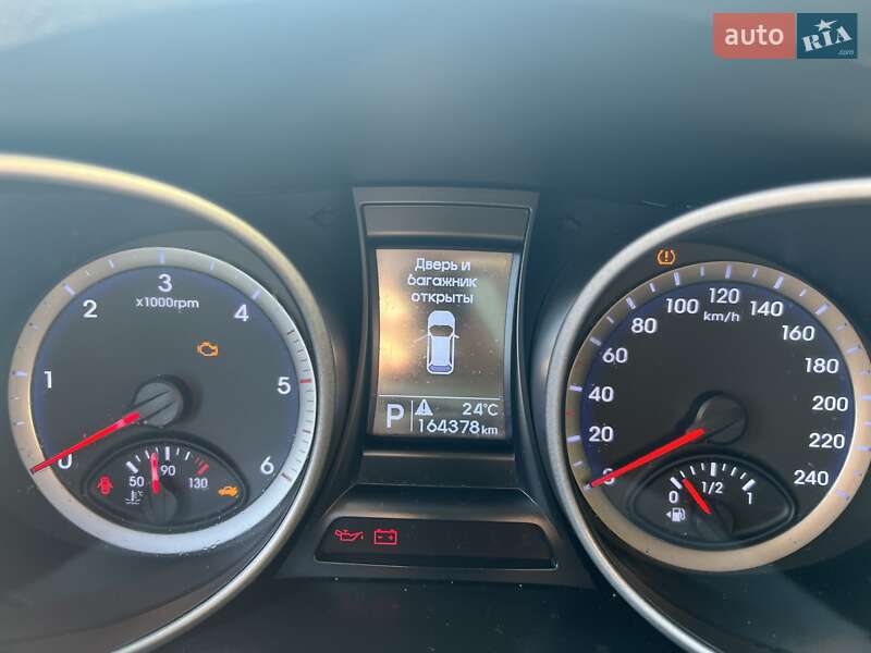 Внедорожник / Кроссовер Hyundai Grand Santa Fe 2015 в Черновцах