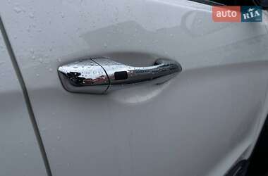 Внедорожник / Кроссовер Hyundai Grand Santa Fe 2015 в 