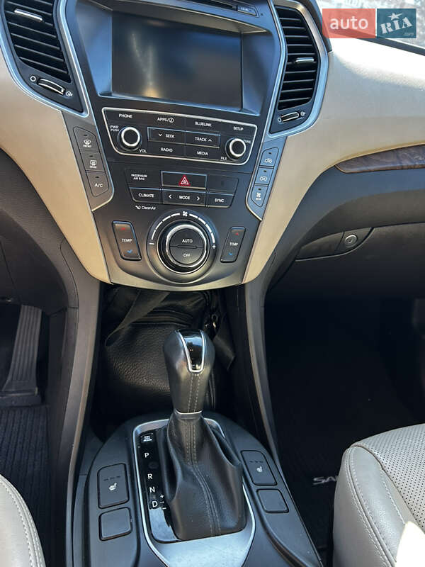 Внедорожник / Кроссовер Hyundai Grand Santa Fe 2017 в Сумах