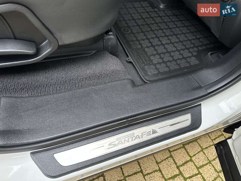 Внедорожник / Кроссовер Hyundai Grand Santa Fe 2015 в Хмельницком