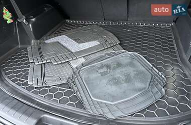 Внедорожник / Кроссовер Hyundai Grand Santa Fe 2015 в 