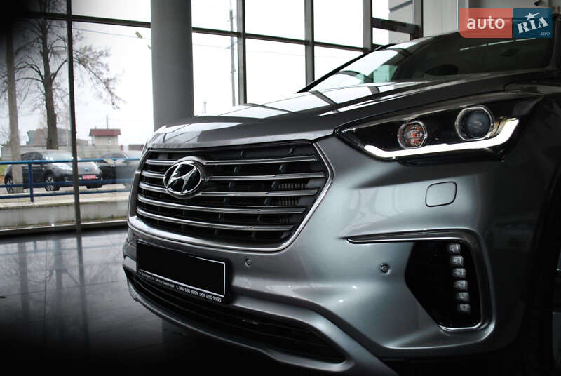 Внедорожник / Кроссовер Hyundai Grand Santa Fe 2017 в Ровно