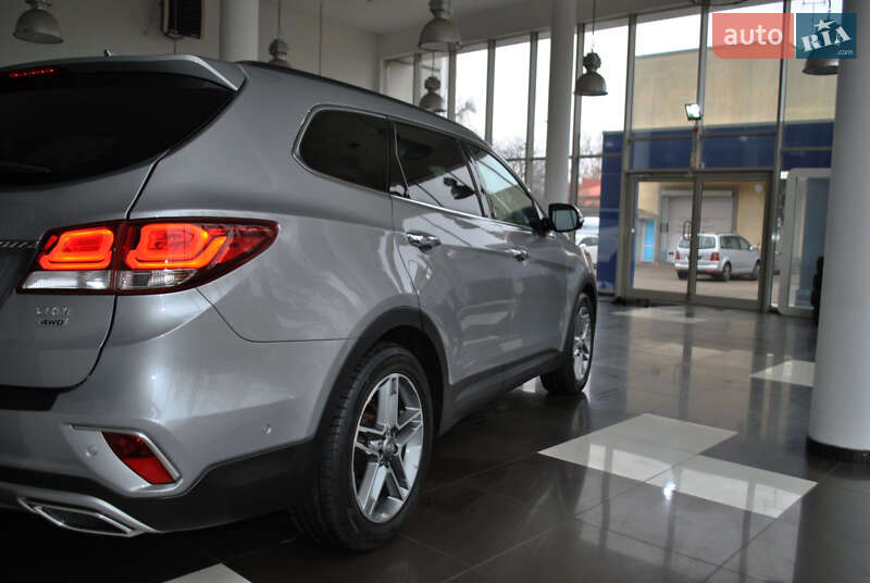 Внедорожник / Кроссовер Hyundai Grand Santa Fe 2017 в Ровно