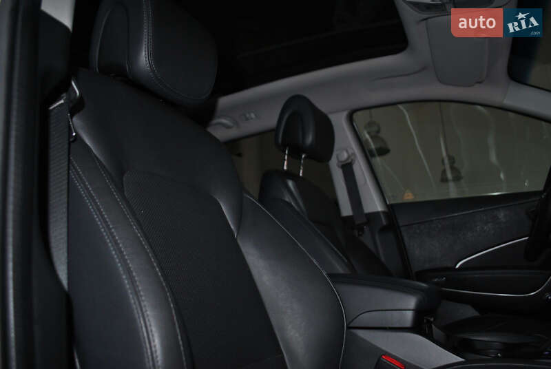 Внедорожник / Кроссовер Hyundai Grand Santa Fe 2017 в Ровно