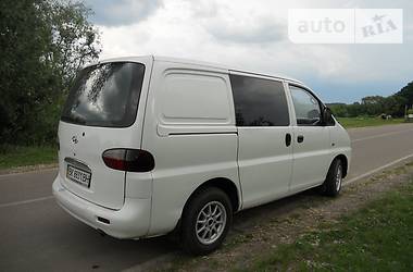 Минивэн Hyundai H-1 2001 в Остроге