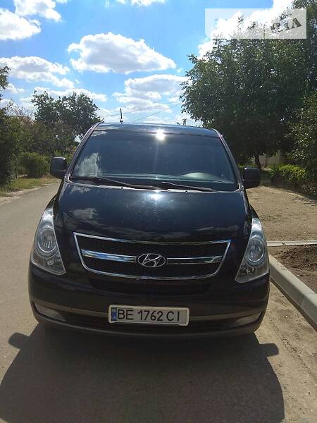 Універсал Hyundai H-1 2011 в Миколаєві