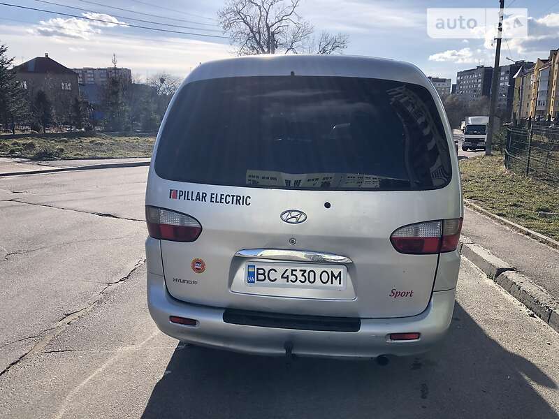 Грузопассажирский фургон Hyundai H-1 2004 в Львове