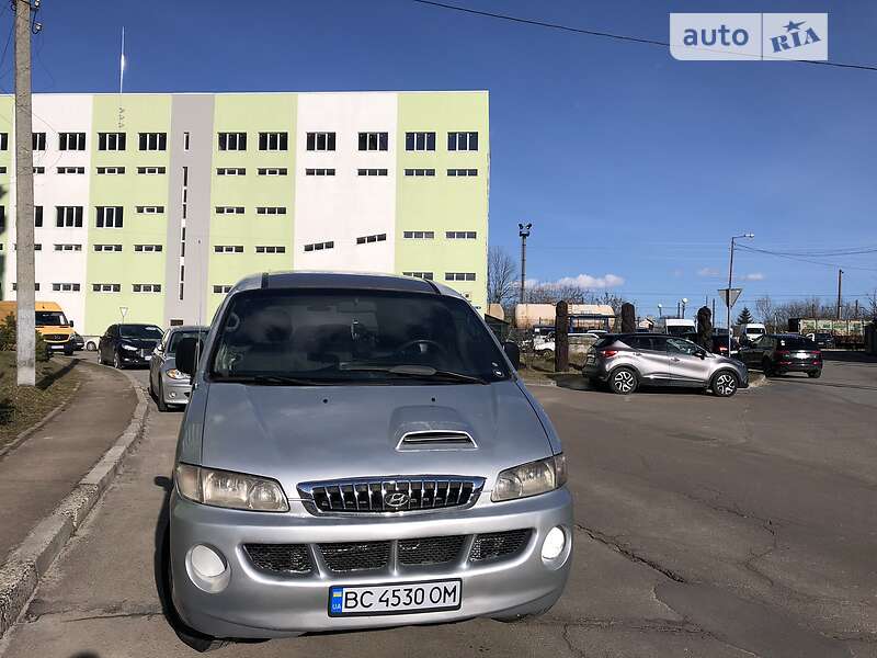 Грузопассажирский фургон Hyundai H-1 2004 в Львове