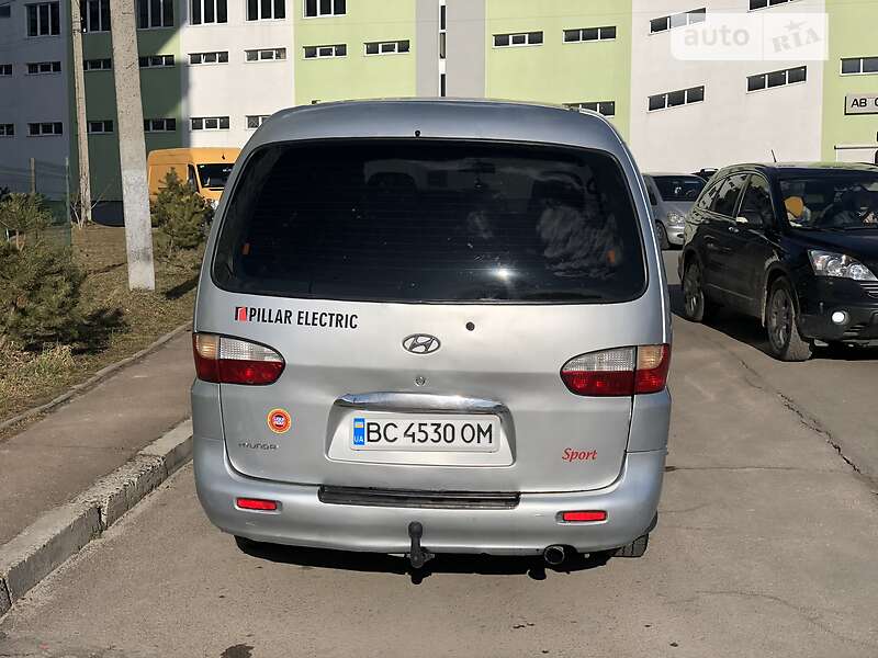Грузопассажирский фургон Hyundai H-1 2004 в Львове