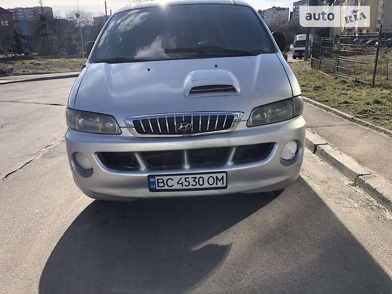 Грузопассажирский фургон Hyundai H-1 2004 в Львове
