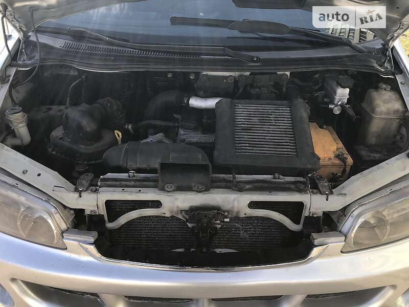 Грузопассажирский фургон Hyundai H-1 2004 в Львове