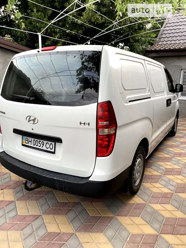 Грузовой фургон Hyundai H-1 2011 в Татарбунарах