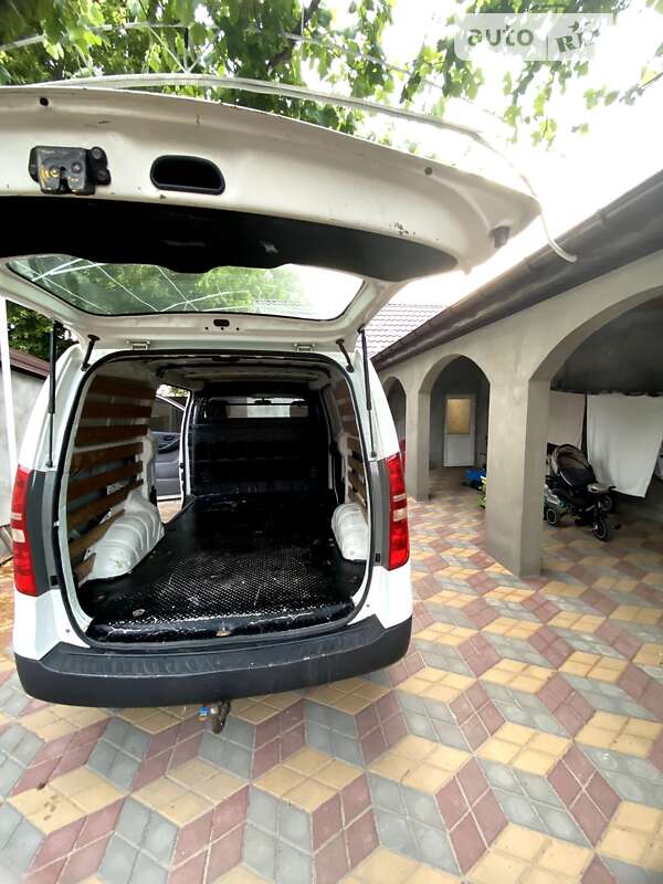 Грузовой фургон Hyundai H-1 2011 в Татарбунарах