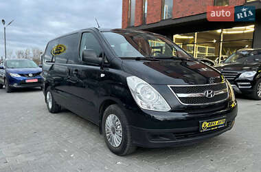 Мінівен Hyundai H-1 2011 в Чернівцях