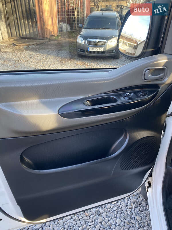 Грузовой фургон Hyundai H-1 2007 в Одессе фото 10 Грузовой фургон Hyundai H-1 2007 в Одессе