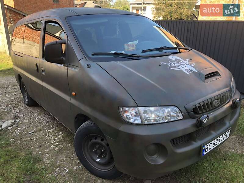 Минивэн Hyundai H-1 2000 в 