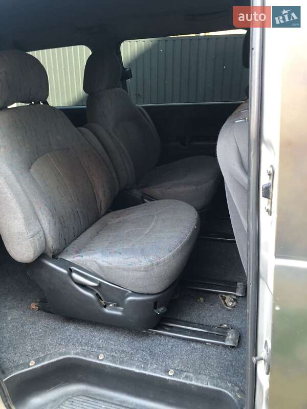 Минивэн Hyundai H-1 2000 в Петропавловке