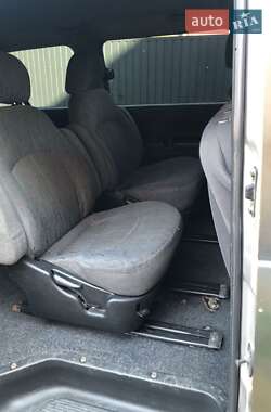 Минивэн Hyundai H-1 2000 в 
