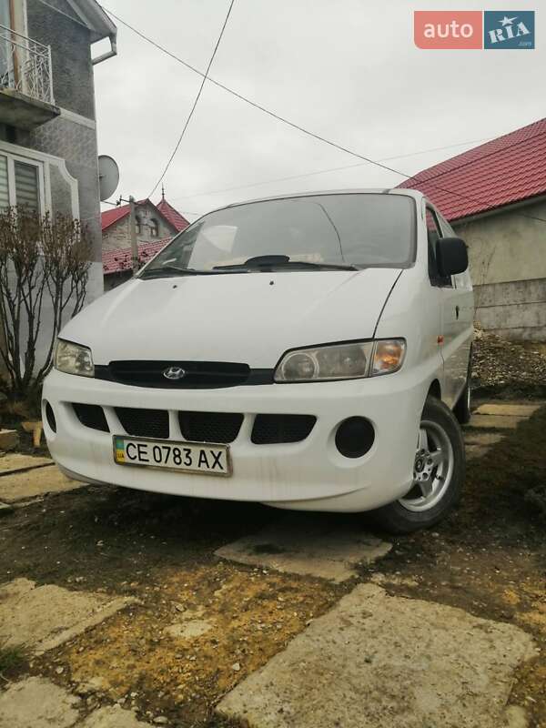 Вантажний фургон Hyundai H-1 2000 в Чернівцях