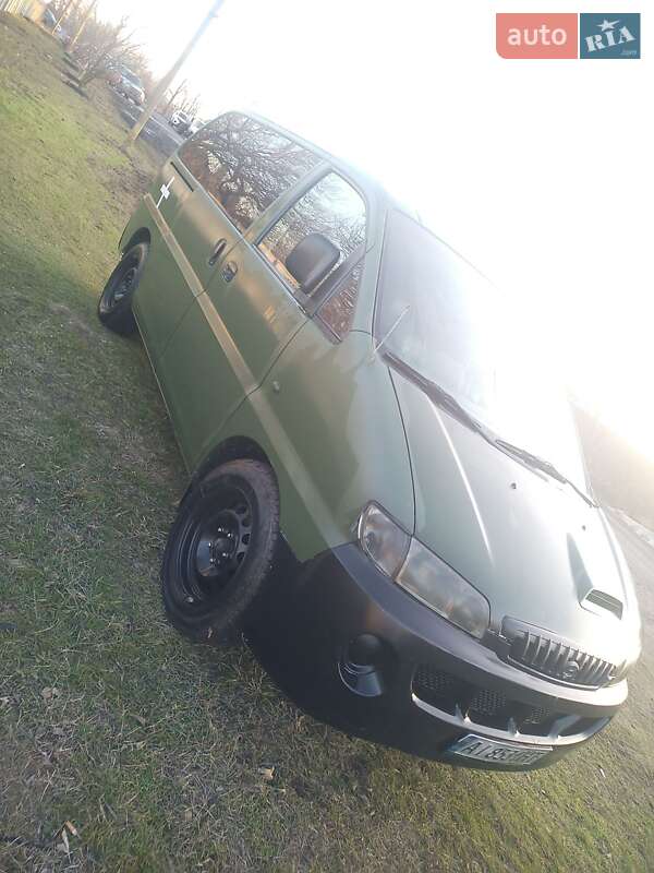 Hyundai H-1 2004